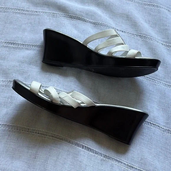 Toscanella Women's Elegant White Strappy Sandals - Picture 10 of 14